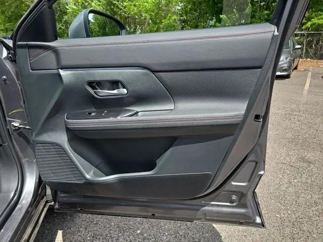 2025 Nissan Kicks SR FWD