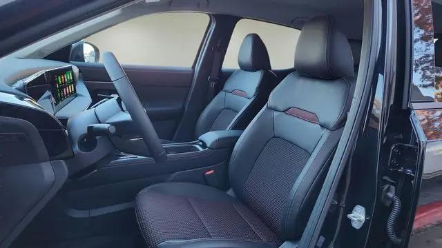 2025 Nissan Kicks SR FWD