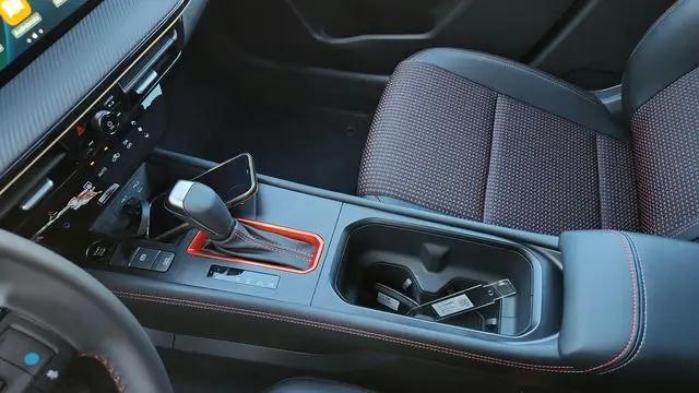 2025 Nissan Kicks SR FWD