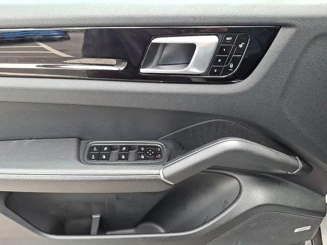 2019 Porsche Cayenne Cayenne