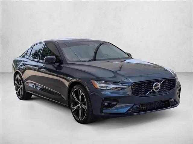 2024 Volvo S60 B5 Core Dark Theme