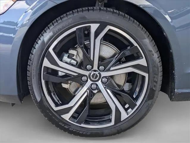 2024 Volvo S60 B5 Core Dark Theme