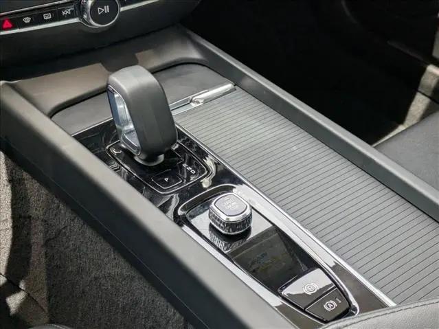 2024 Volvo S60 B5 Core Dark Theme