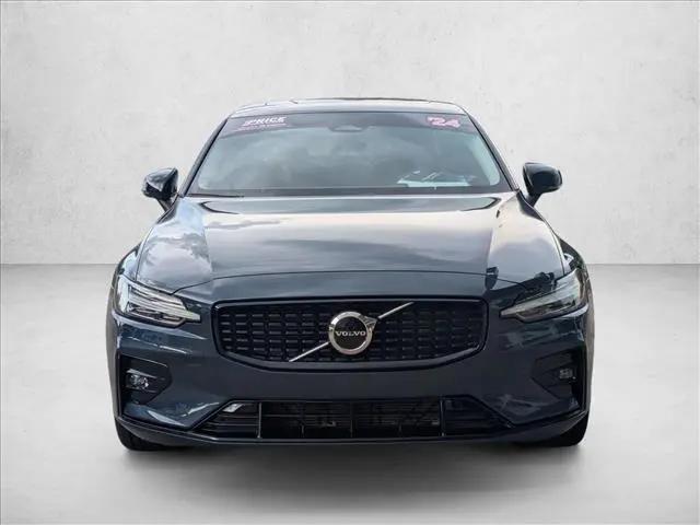 2024 Volvo S60 B5 Core Dark Theme