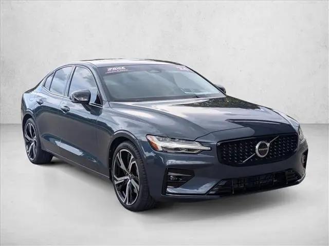 2024 Volvo S60 B5 Core Dark Theme