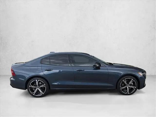 2024 Volvo S60 B5 Core Dark Theme