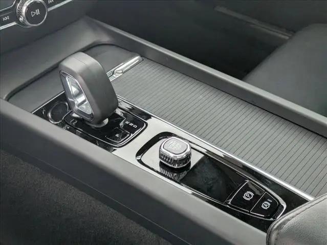 2024 Volvo S60 B5 Core Dark Theme