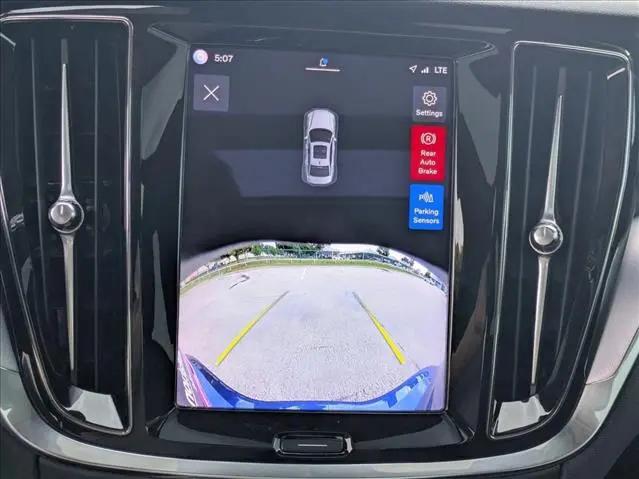 2024 Volvo S60 B5 Core Dark Theme