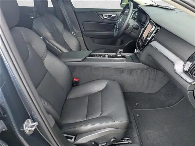 2024 Volvo S60 B5 Core Dark Theme
