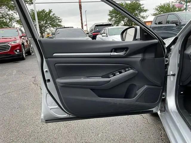 2025 Nissan Altima SL FWD