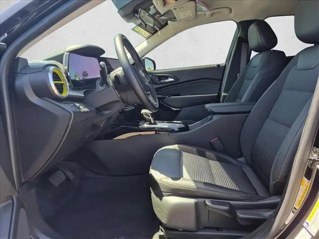 2025 Chevrolet Trax FWD LT