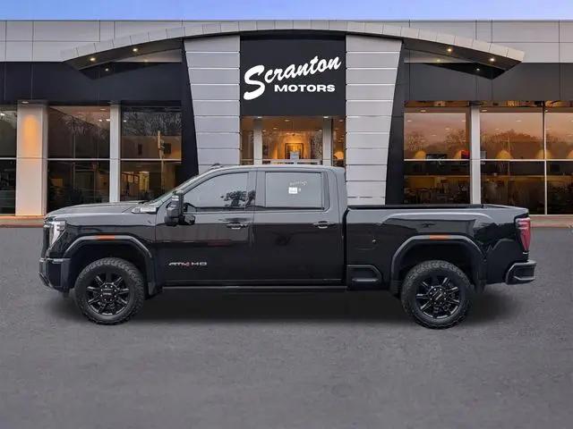 2024 GMC Sierra 2500HD 4WD Crew Cab Standard Bed AT4
