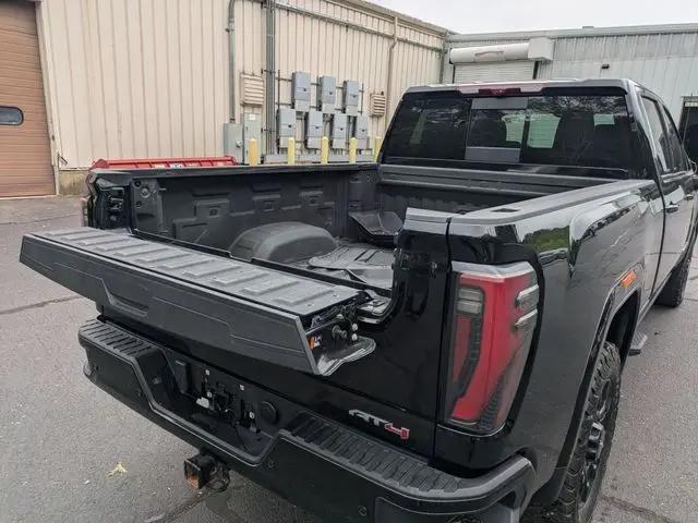 2024 GMC Sierra 2500HD 4WD Crew Cab Standard Bed AT4