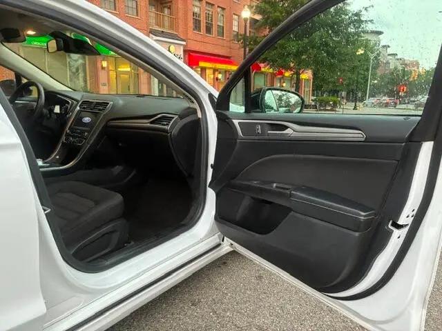 2020 Ford Fusion SE