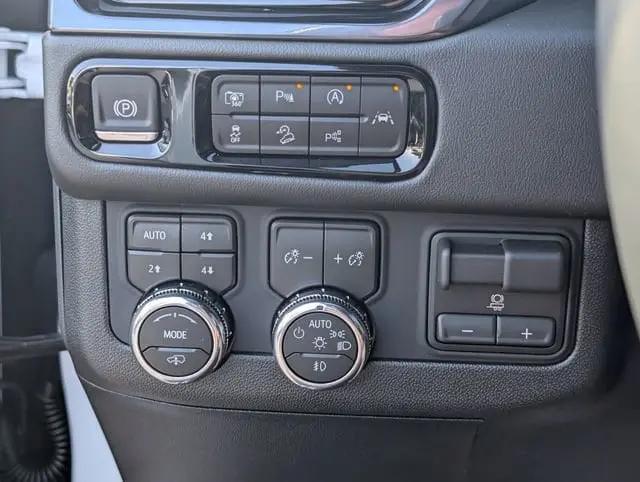 2026 GMC Yukon 4WD AT4