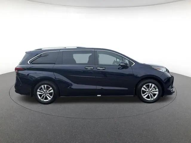 2025 Toyota Sienna Limited