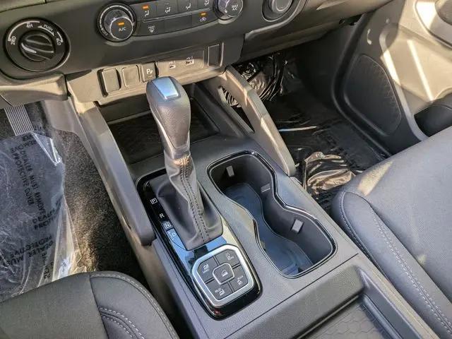 2026 Nissan Frontier Crew Cab Long Bed SV 4x4