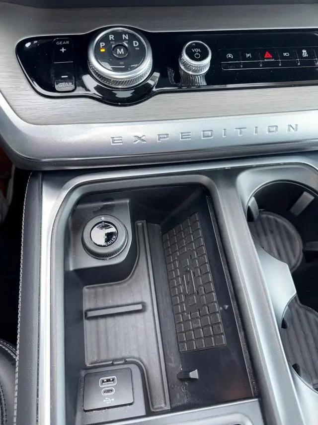 2025 Ford Expedition Platinum MAX