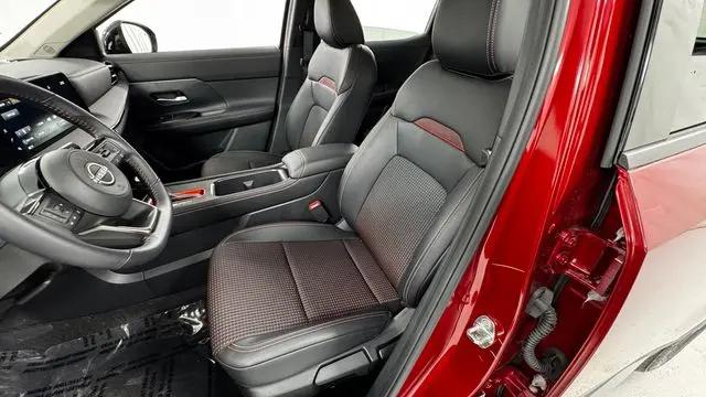 2025 Nissan Kicks SR FWD