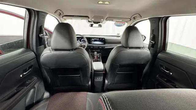 2025 Nissan Kicks SR FWD