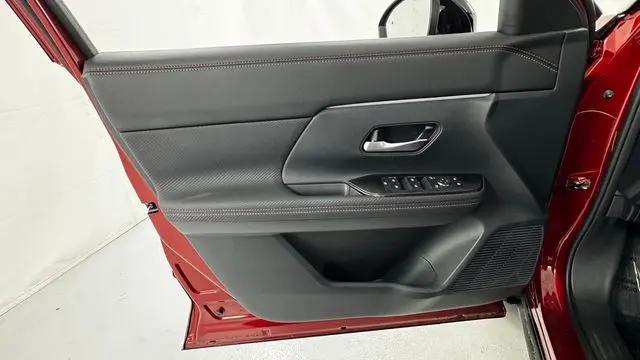 2025 Nissan Kicks SR FWD