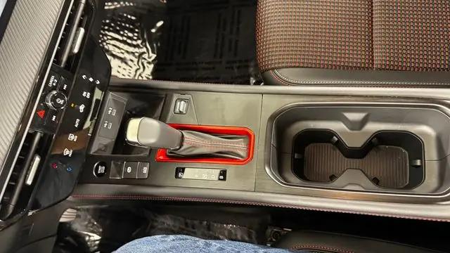 2025 Nissan Kicks SR FWD