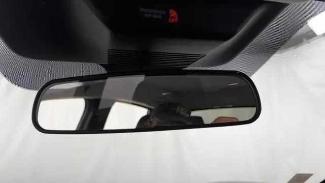 2025 Nissan Kicks SR FWD