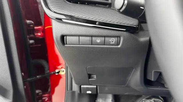 2025 Nissan Kicks SR FWD