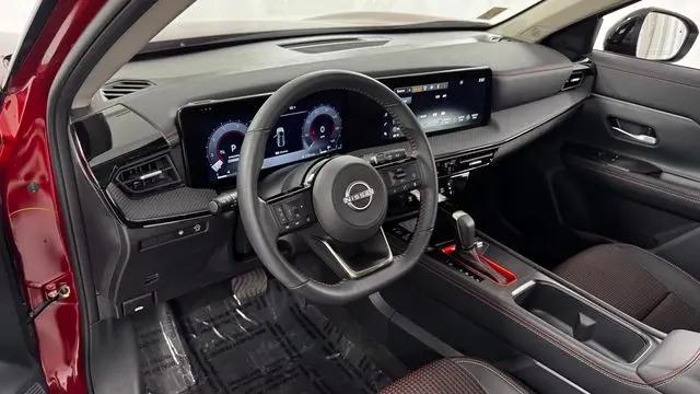 2025 Nissan Kicks SR FWD