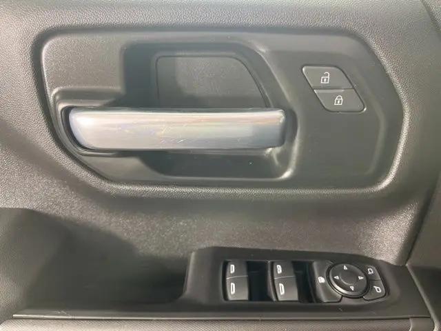 2021 Chevrolet Silverado 1500 4WD Crew Cab Short Bed Custom