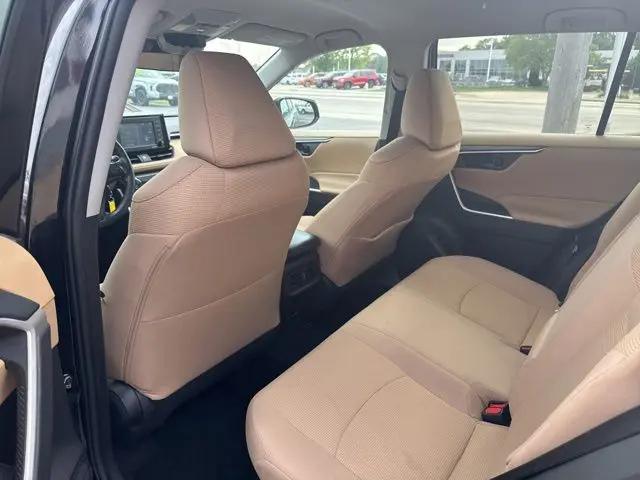 2022 Toyota RAV4 Hybrid LE
