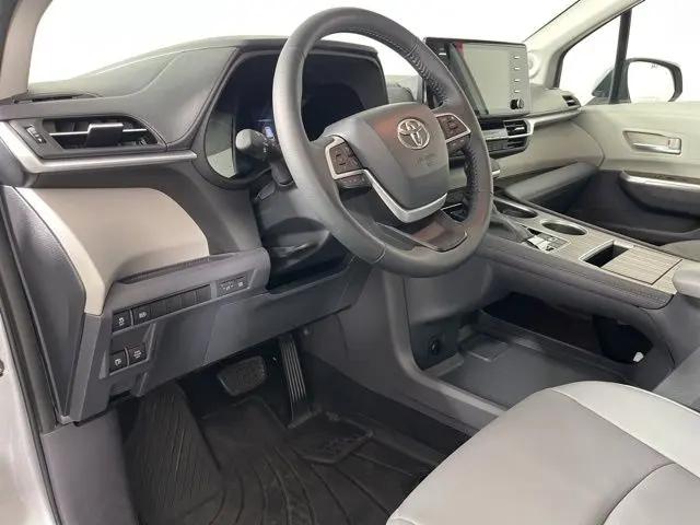 2022 Toyota Sienna XLE
