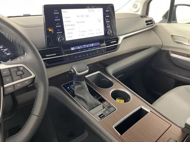 2022 Toyota Sienna XLE