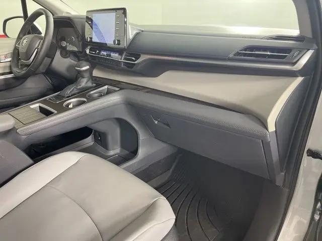 2022 Toyota Sienna XLE