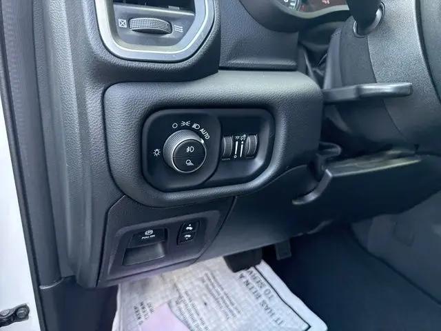 2025 Ram 1500 Big Horn Crew Cab 4x4 5'7" Box