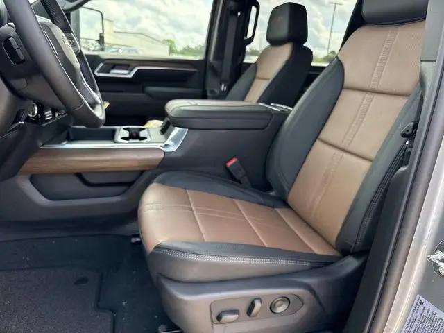 2026 Chevrolet Silverado 2500HD Crew Cab, Standard Bed, High Country, 4WD