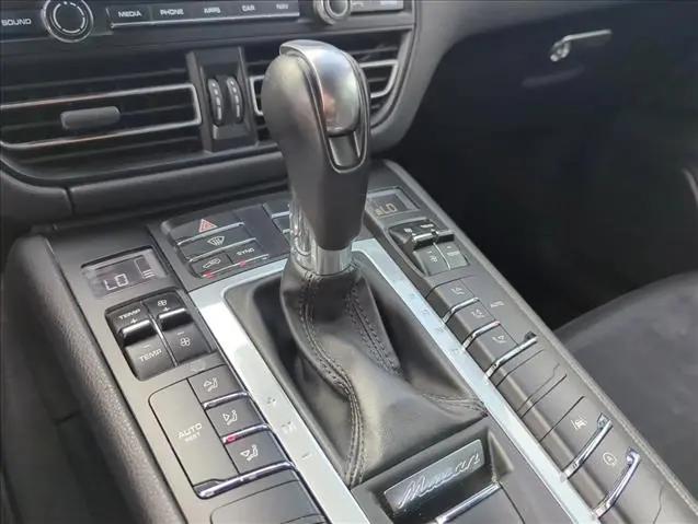 2021 Porsche Macan Macan