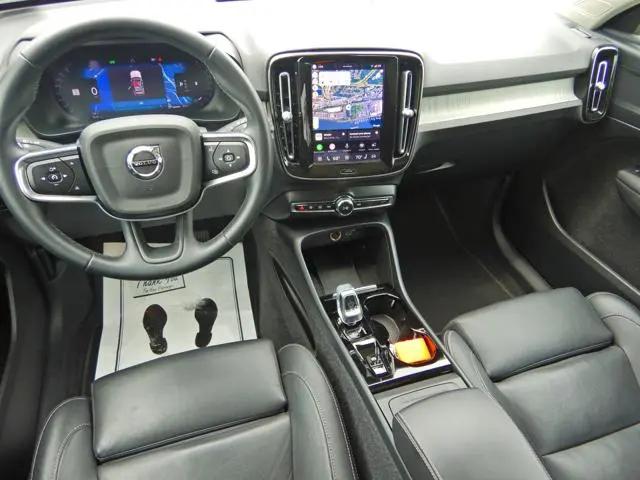2025 Volvo XC40 B5 Plus Dark Theme