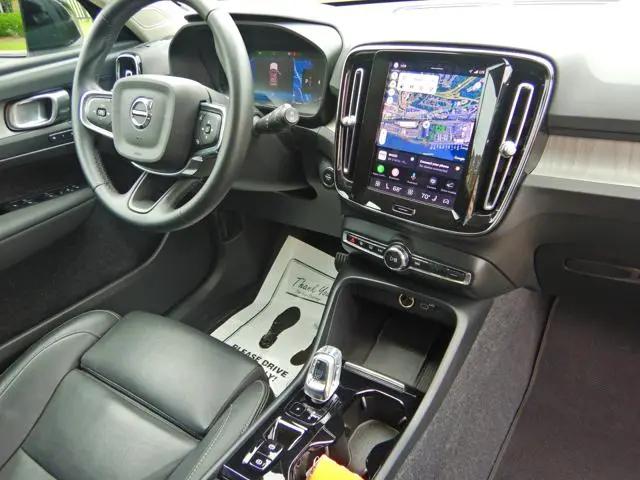 2025 Volvo XC40 B5 Plus Dark Theme