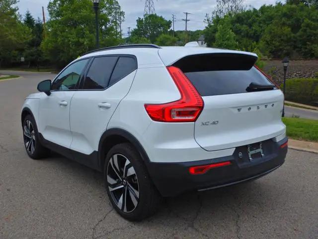 2025 Volvo XC40 B5 Plus Dark Theme