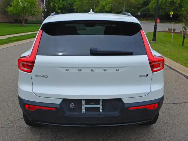 2025 Volvo XC40 B5 Plus Dark Theme