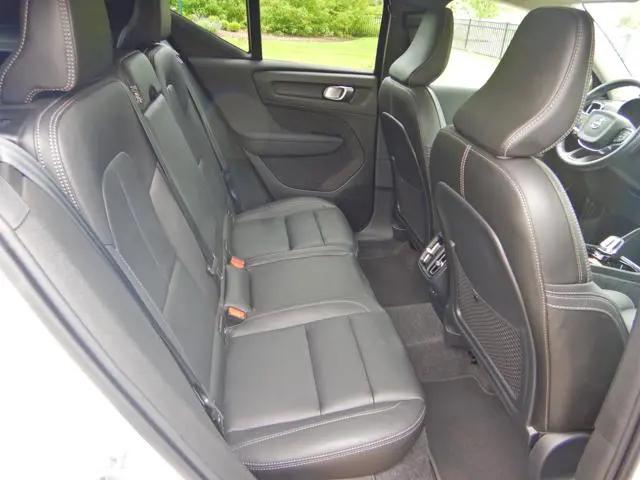 2025 Volvo XC40 B5 Plus Dark Theme