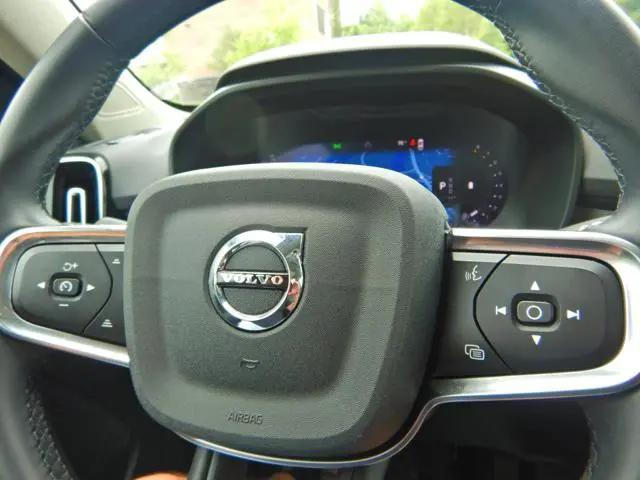 2025 Volvo XC40 B5 Plus Dark Theme