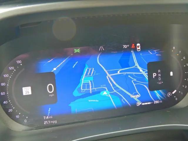 2025 Volvo XC40 B5 Plus Dark Theme