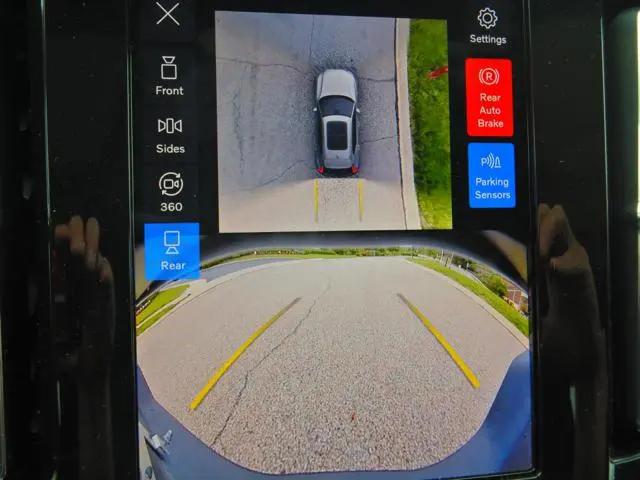 2025 Volvo XC40 B5 Plus Dark Theme