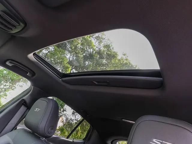 2026 Buick NV Sport Touring FWD