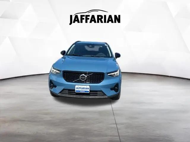 2023 Volvo XC40 B5 Plus Dark Theme