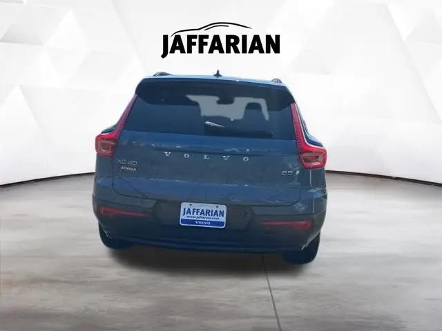 2023 Volvo XC40 B5 Plus Dark Theme