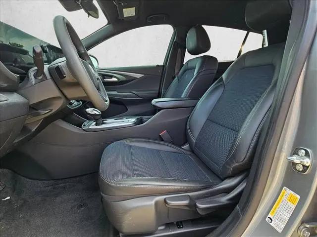 2025 Buick NV Preferred FWD