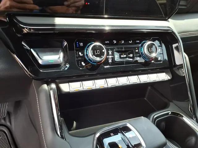 2024 GMC Sierra 1500 4WD Crew Cab Short Box AT4X